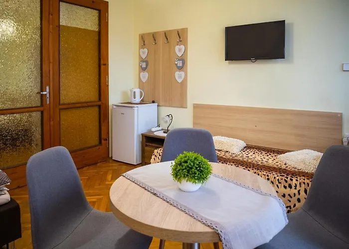 Dom Goscinny Panskie Pola Kolo Szczyrku *